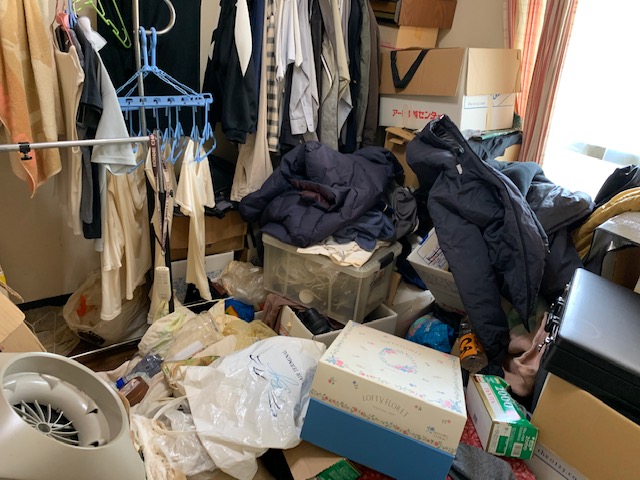 ま*る様 遺品整理品 札幌市白石区のマンションにてゴミ部屋化した孤独死現場のお